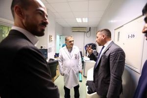 بازدید رایزن منطقه ای بهداشت کشور فرانسه از مرکز قلب و عروق شهید رجایی: عکس شماره 1 / 2